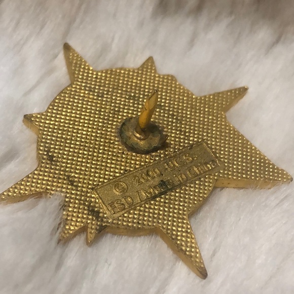 Disney Pin - Picture 6 of 6